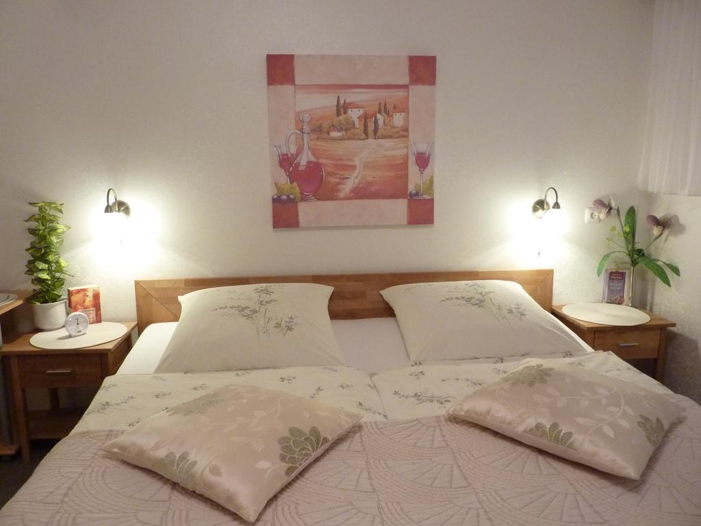 Pension Rheingold Garni บาดกรุนด์ ภายนอก รูปภาพ